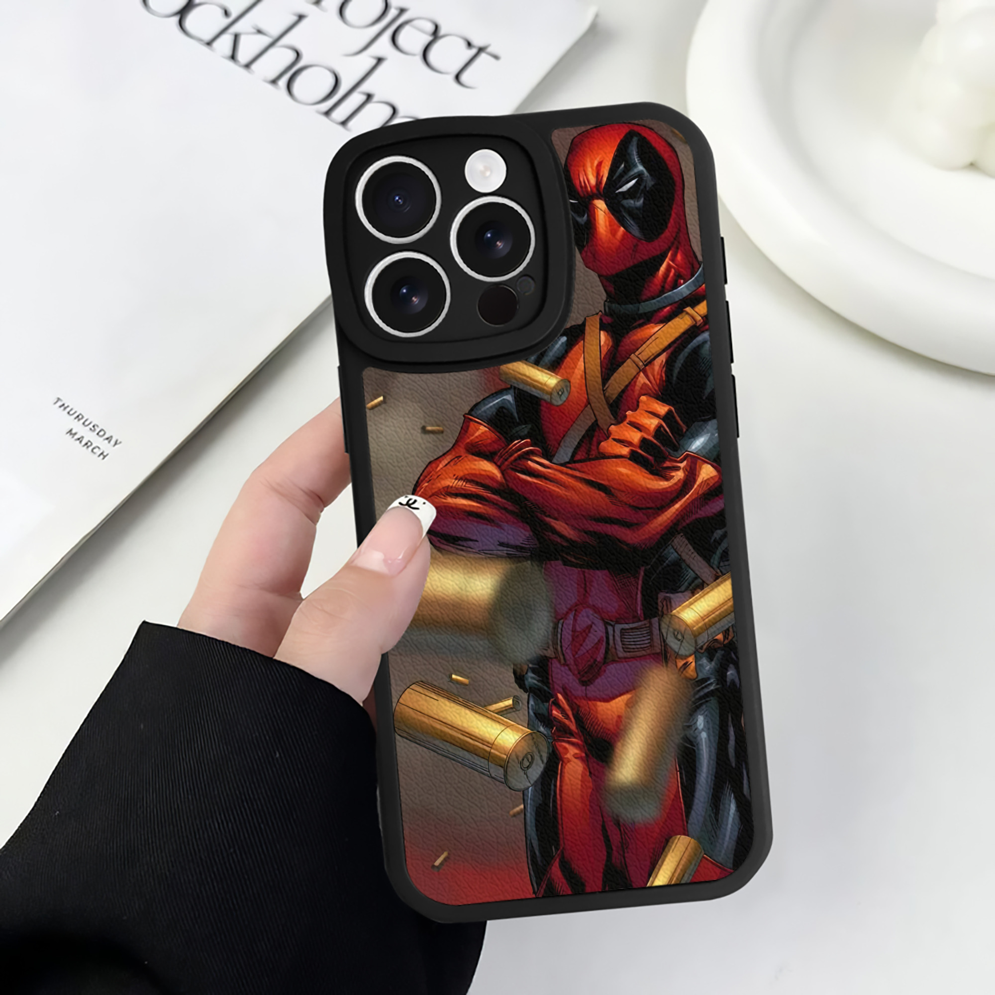 （画像用） Deadpool デッドプール 【iPhone 16シリーズ対応】シリコンスマホケース（レザー調） 材質：シリコン